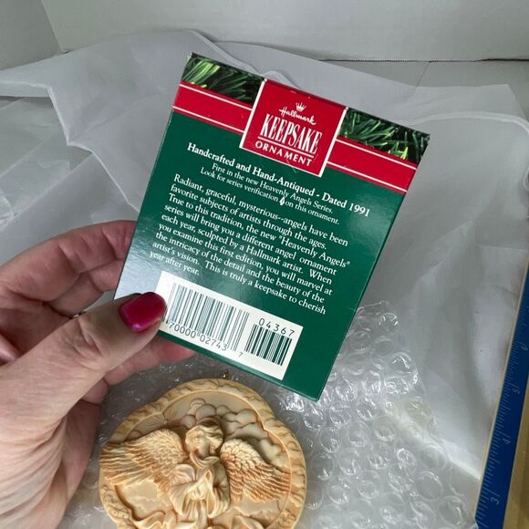 Hallmark 1991 Heavenly Angels keepsake ornament - Picture 3 of 5